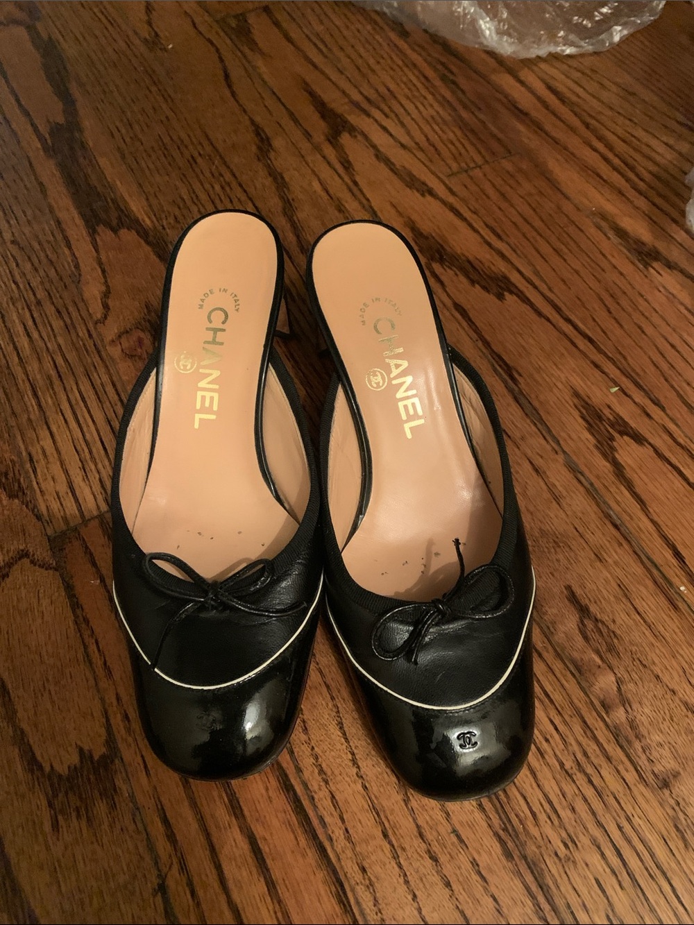 CHANEL Black Leather Bow Mules with CC Toe Accent